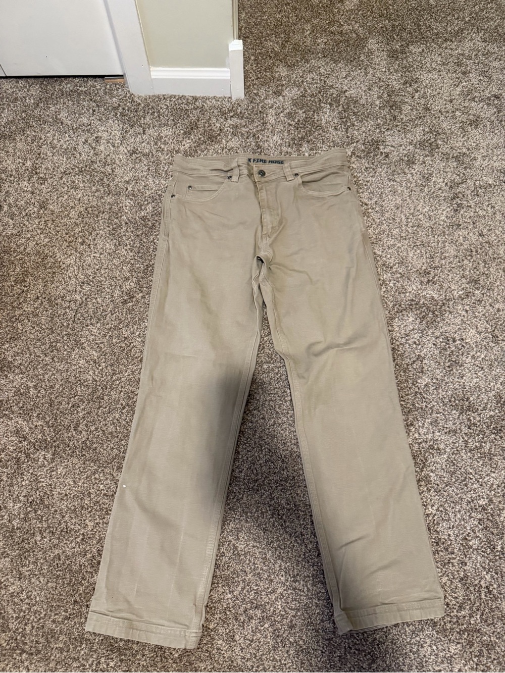 Duluth Trading Co Men's Casual Straight-Leg Jeans in Khaki